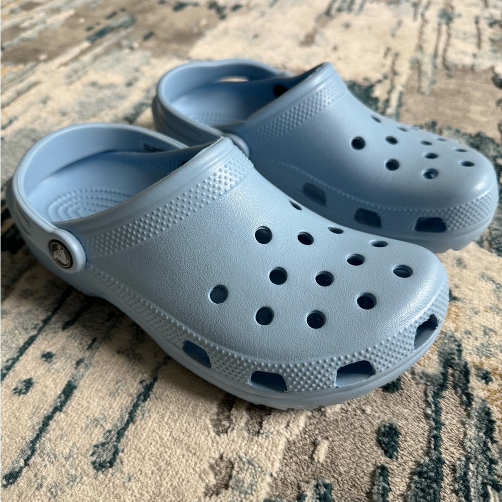 CROCS Classic Clogs in Blue Calcite - Size 8 Womens / 6 Mens
